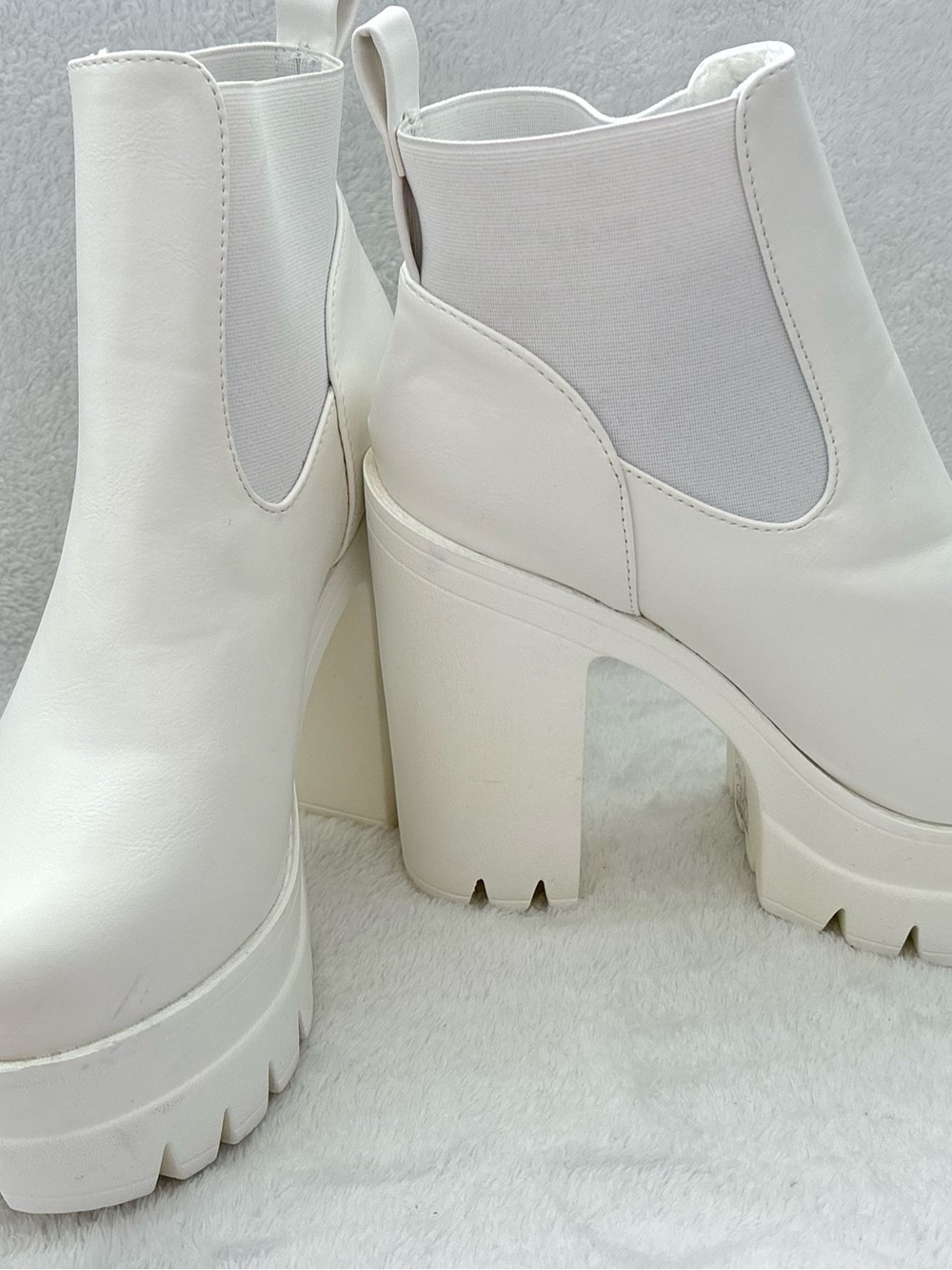 Women's White Chunky Heel Chelsea Boots